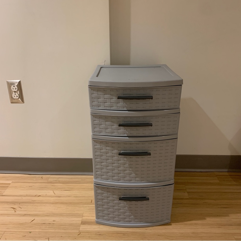 Sterilite Chest of Drawers